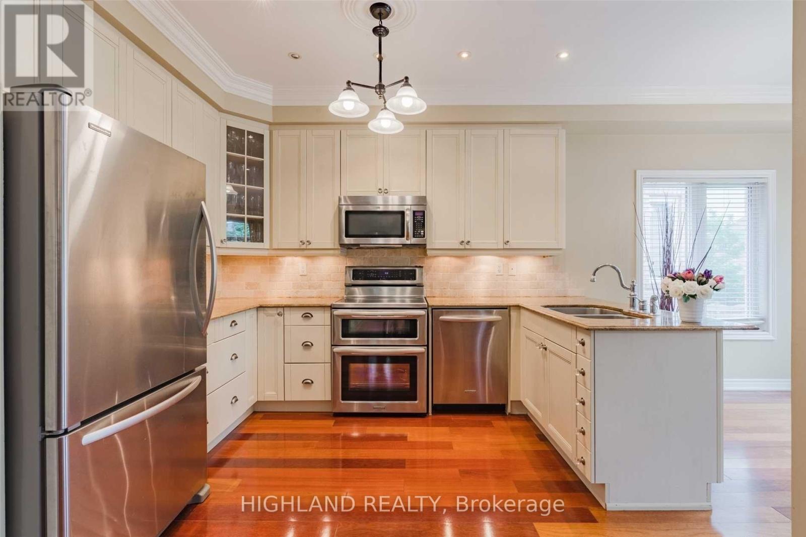 2356 Hilda Drive, Oakville, Ontario  L6H 7M9 - Photo 3 - W13017930