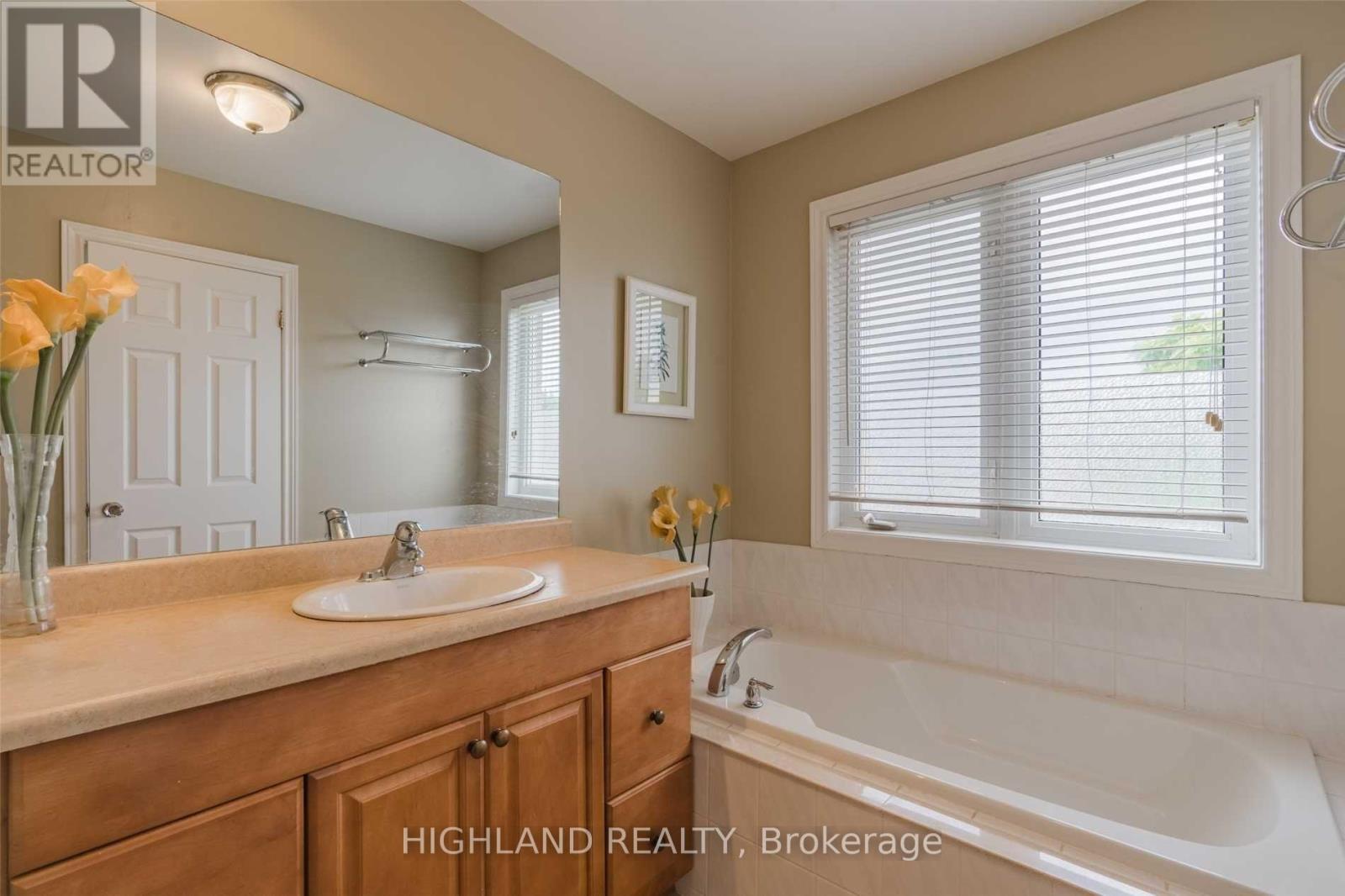 2356 Hilda Drive, Oakville, Ontario  L6H 7M9 - Photo 9 - W13017930