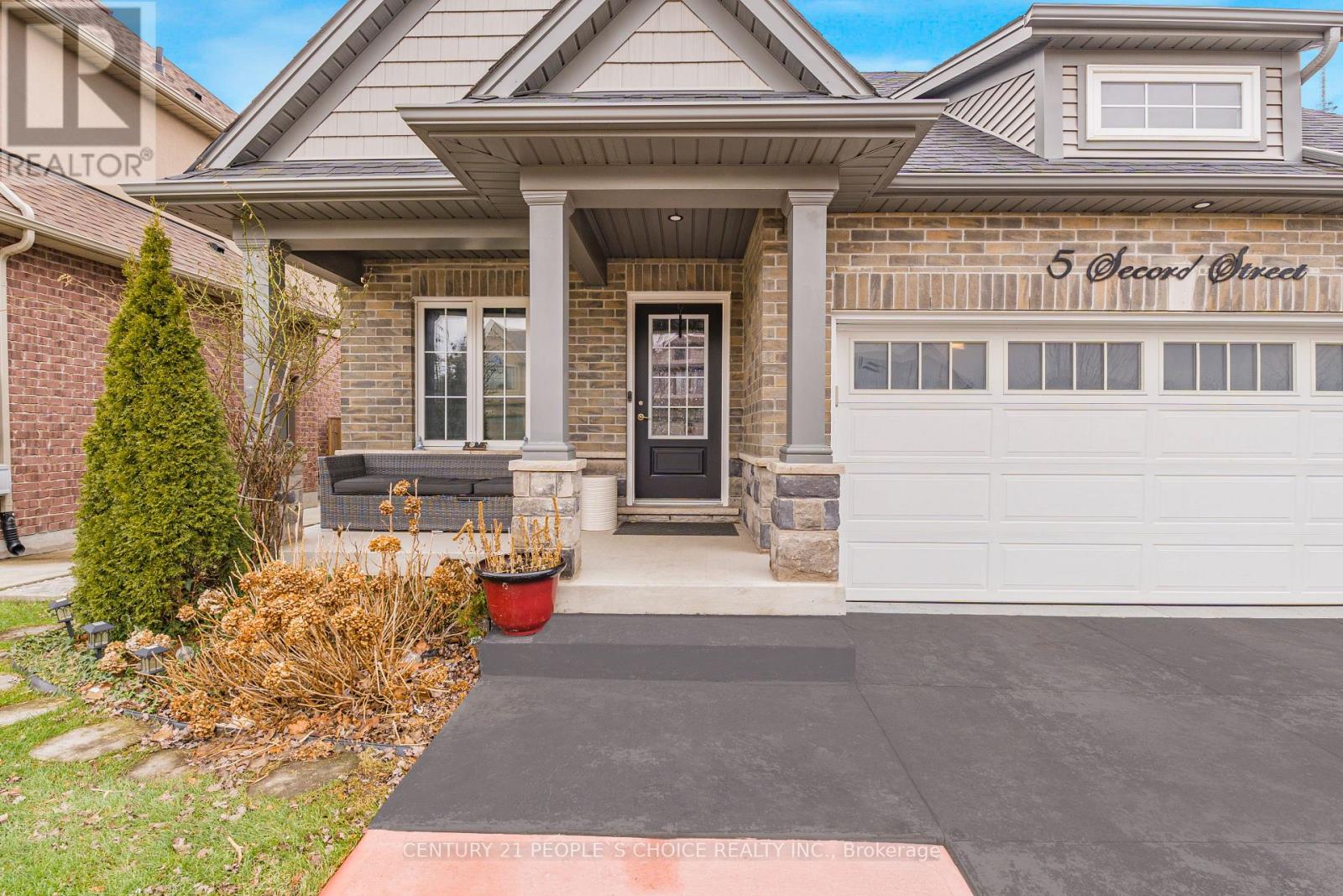 5 Secord Street, Thorold, Ontario  L2V 0E9 - Photo 4 - X12964648