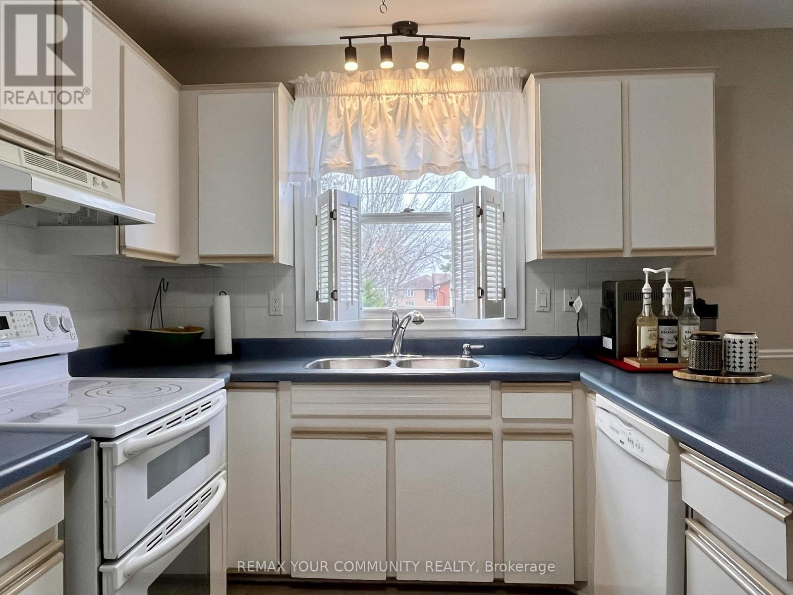 37a Canal Street, Georgina, Ontario  L4P 1K6 - Photo 10 - N13017944