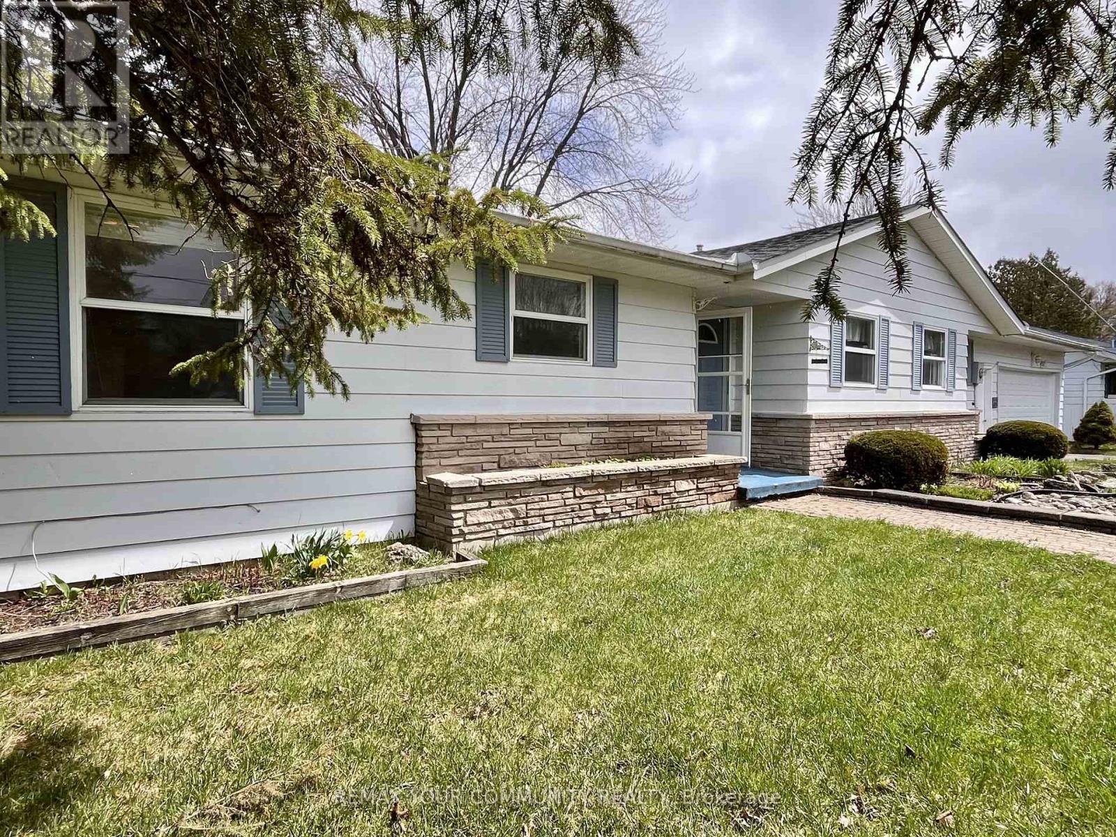 37a Canal Street, Georgina, Ontario  L4P 1K6 - Photo 2 - N13017944