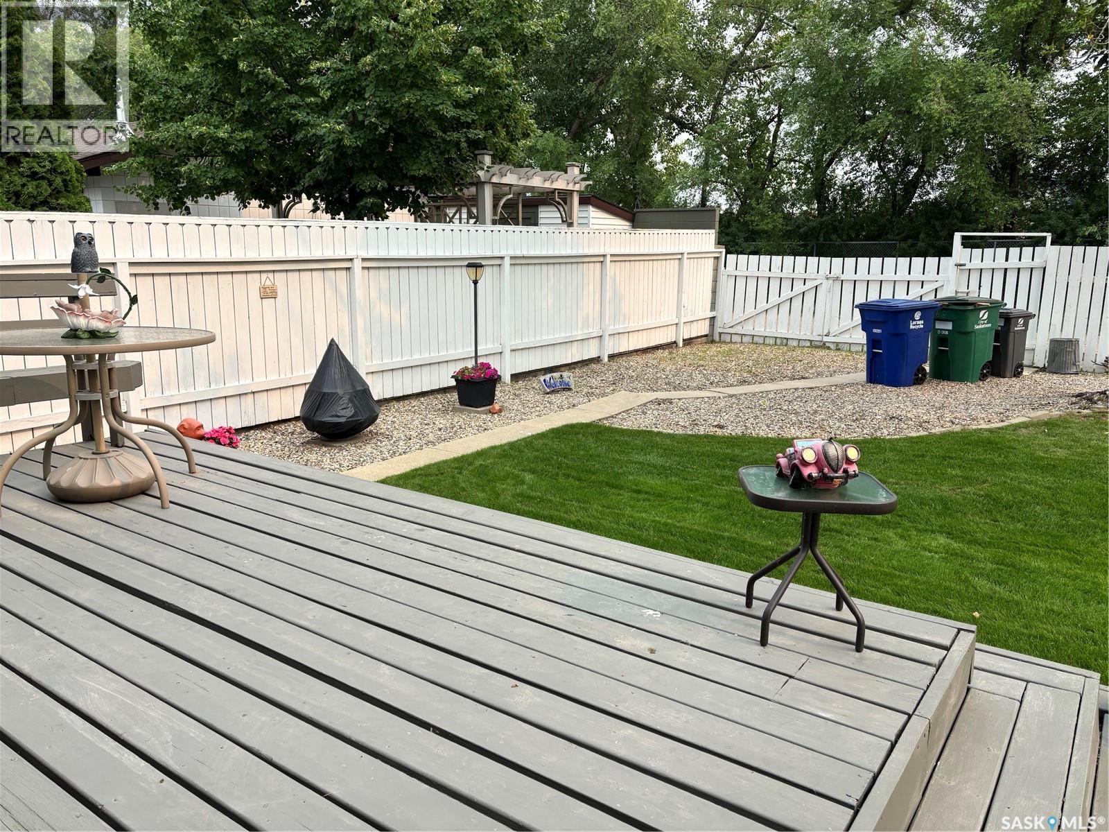 68 Deborah Crescent, Saskatoon, Saskatchewan  S7J 2W8 - Photo 3 - SK033370