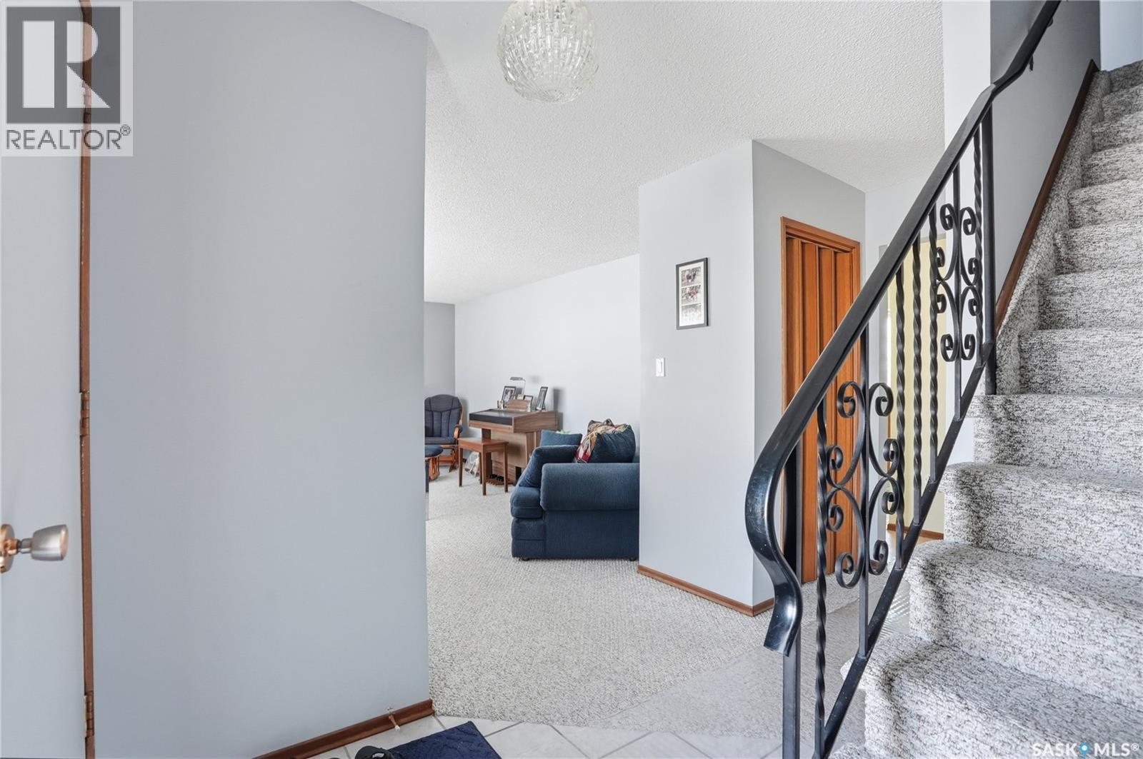 68 Deborah Crescent, Saskatoon, Saskatchewan  S7J 2W8 - Photo 5 - SK033370