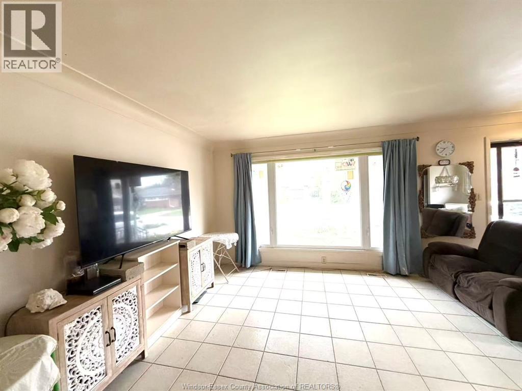 3863 Longfellow Ave, Windsor, Ontario  N9G 2B4 - Photo 2 - 26008535
