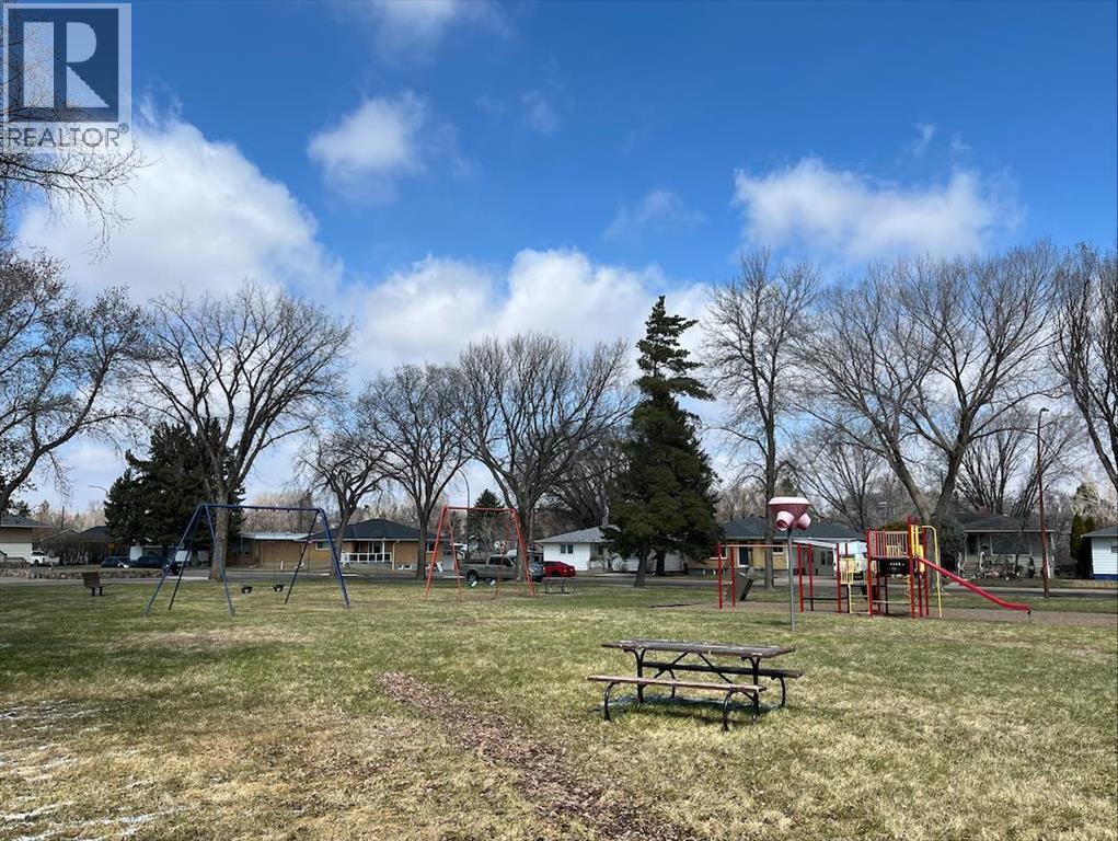 75 Robertson Way Sw, Medicine Hat, Alberta  T1A 5J3 - Photo 3 - A2302239