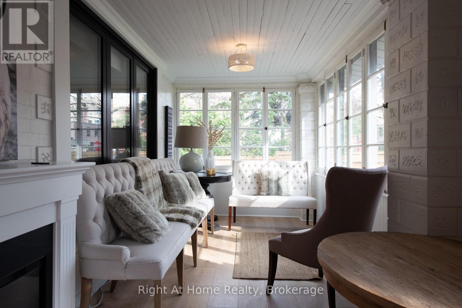 139 Allan Street, Oakville, Ontario  L6J 3N6 - Photo 2 - W12932152