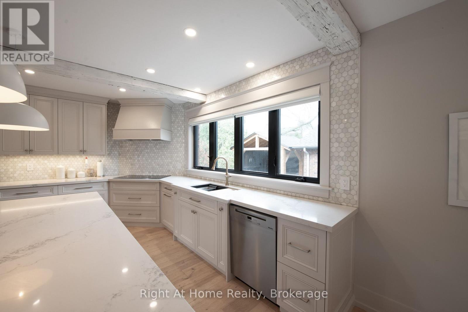 139 Allan Street, Oakville, Ontario  L6J 3N6 - Photo 18 - W12932152