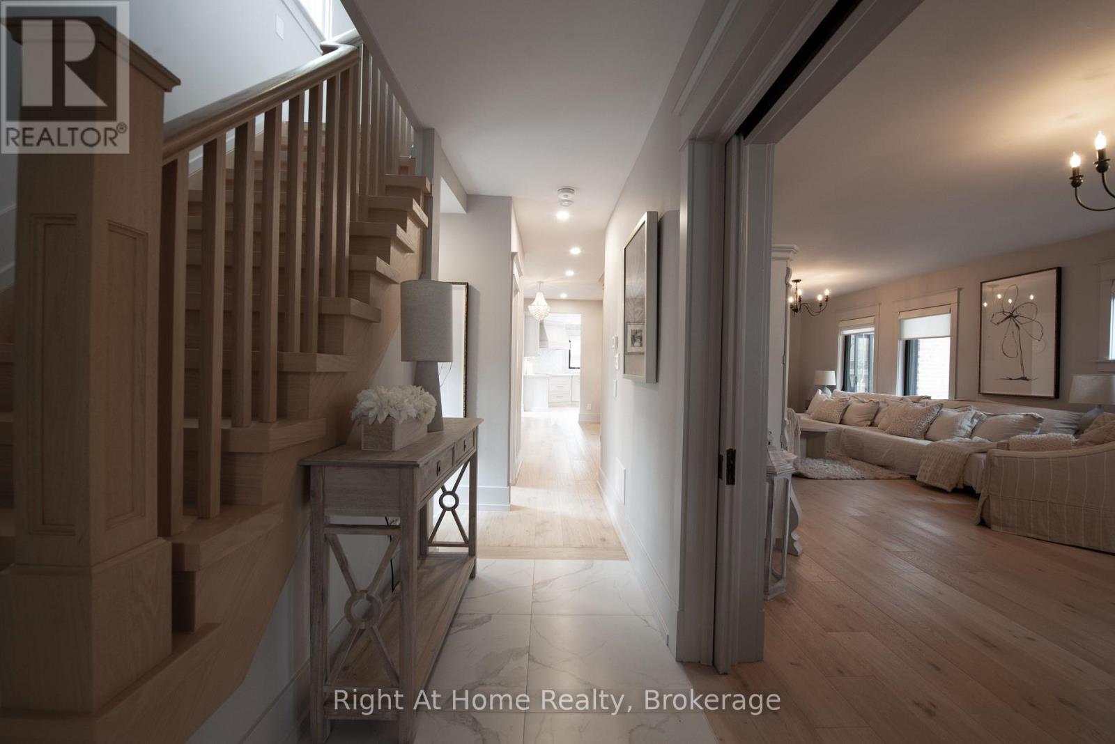 139 Allan Street, Oakville, Ontario  L6J 3N6 - Photo 3 - W12932152