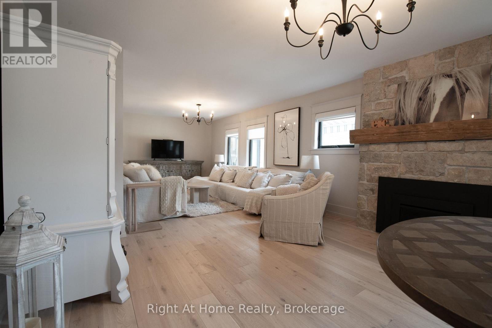 139 Allan Street, Oakville, Ontario  L6J 3N6 - Photo 5 - W12932152