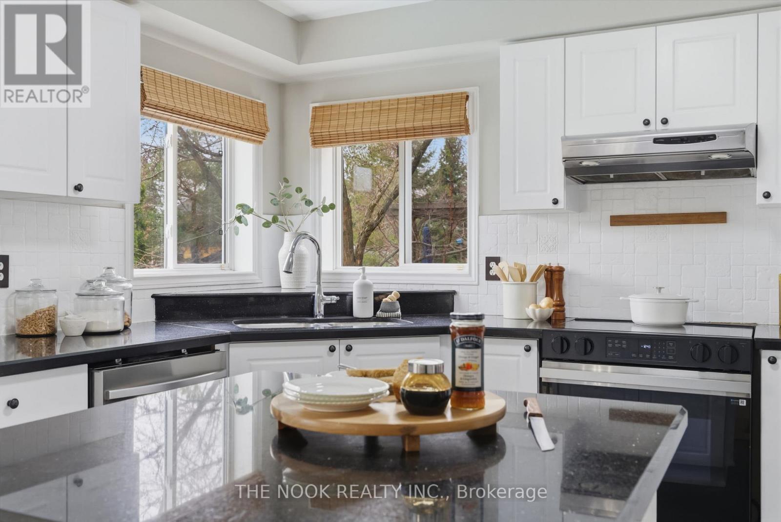 22 Selkirk Drive, Whitby, Ontario  L1M 2E6 - Photo 13 - E13018002