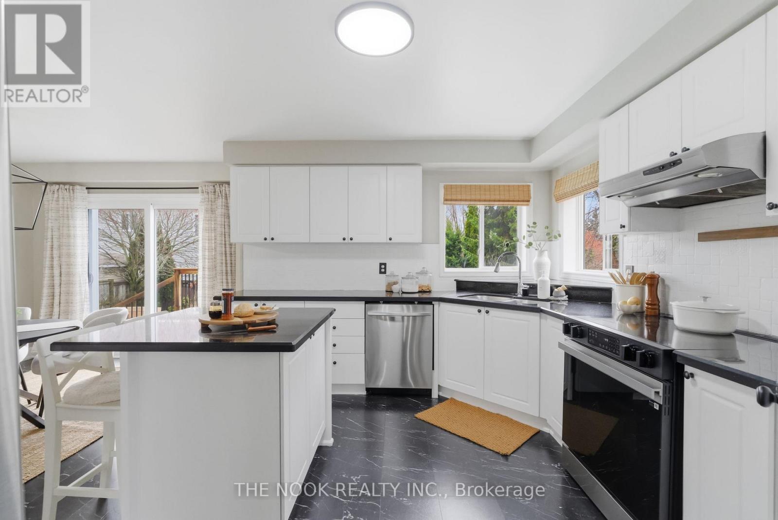 22 Selkirk Drive, Whitby, Ontario  L1M 2E6 - Photo 16 - E13018002