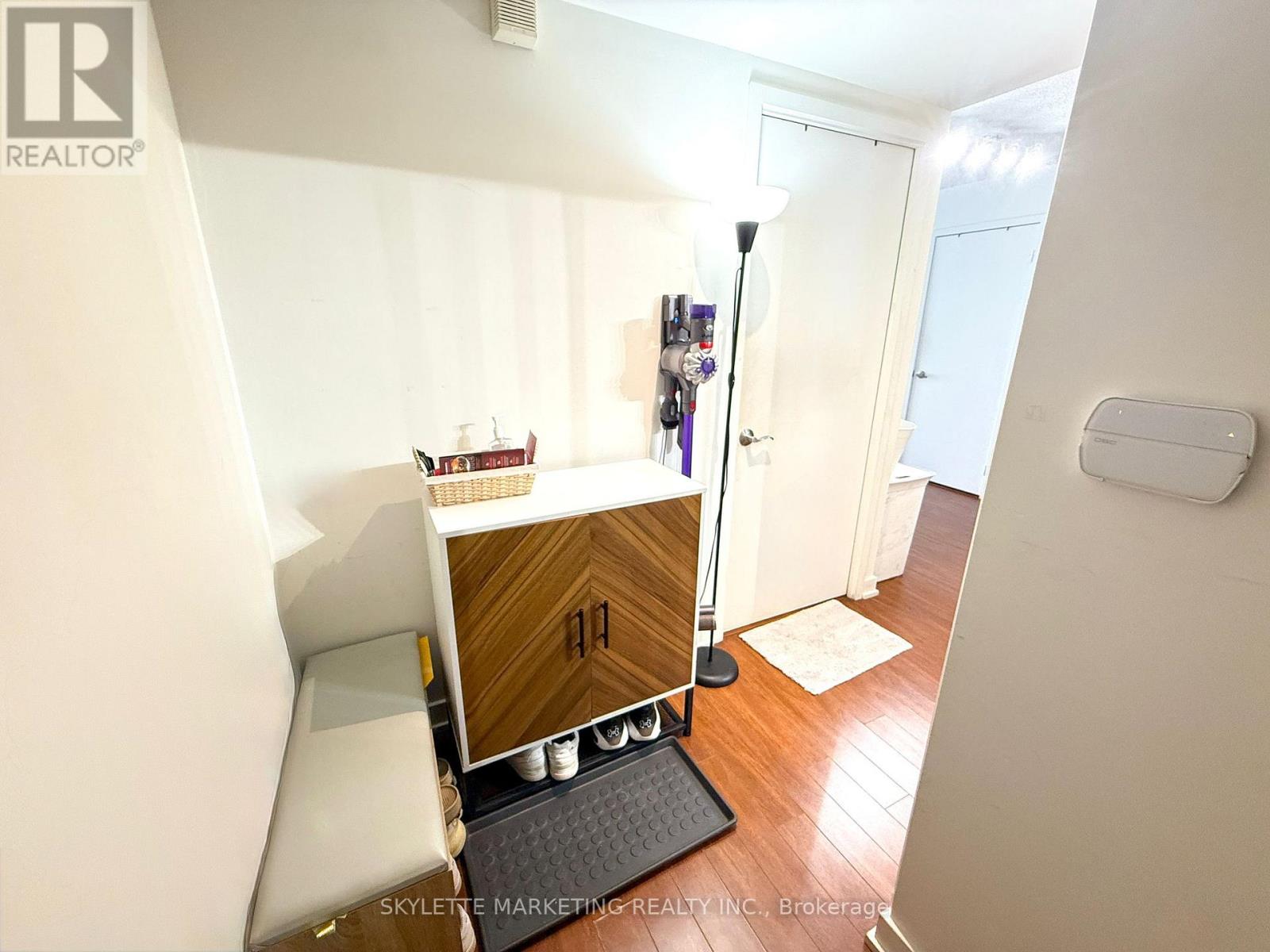 505 - 8 Telegram Mews, Toronto, Ontario  M5V 3Z5 - Photo 10 - C13017972