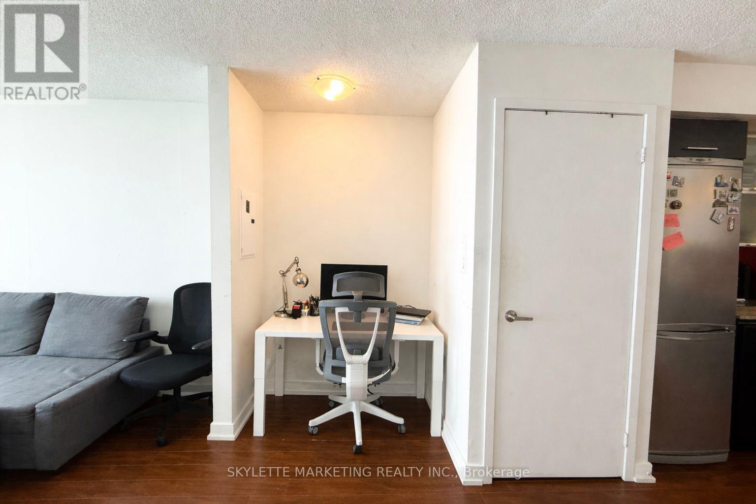 505 - 8 Telegram Mews, Toronto, Ontario  M5V 3Z5 - Photo 3 - C13017972