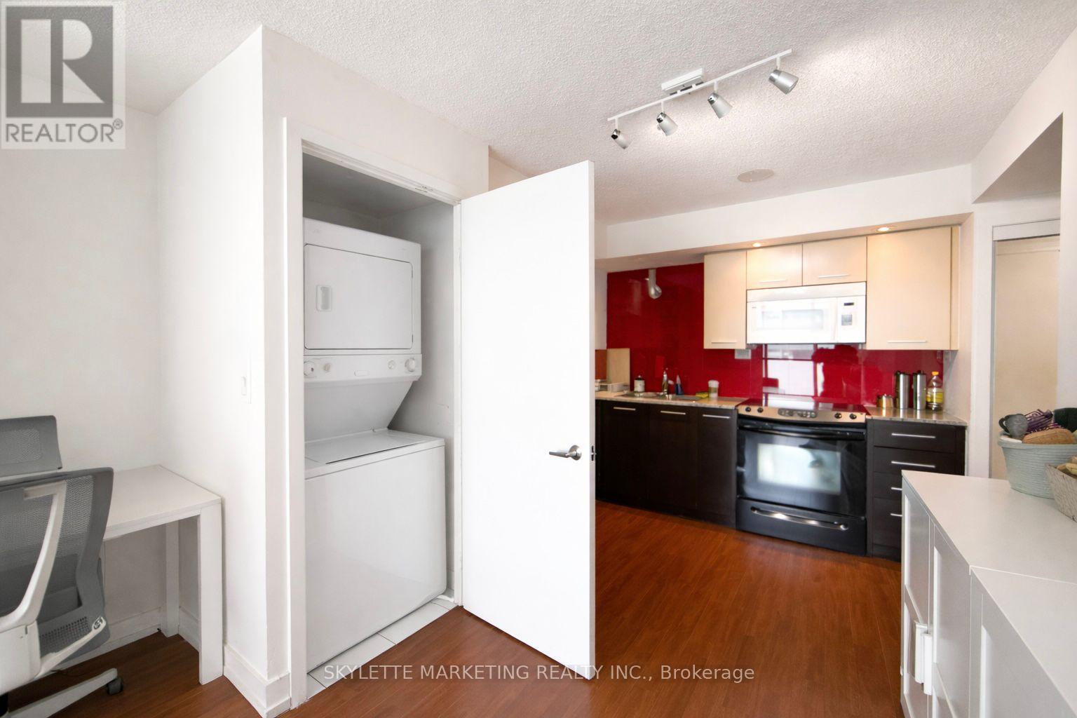 505 - 8 Telegram Mews, Toronto, Ontario  M5V 3Z5 - Photo 4 - C13017972