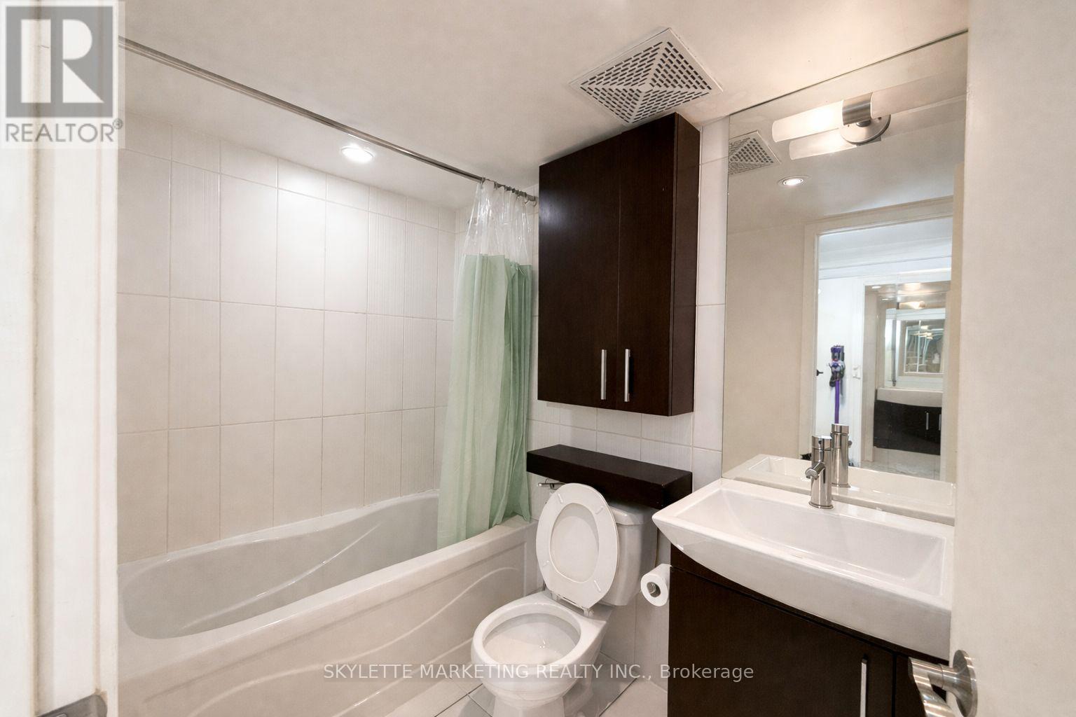 505 - 8 Telegram Mews, Toronto, Ontario  M5V 3Z5 - Photo 9 - C13017972