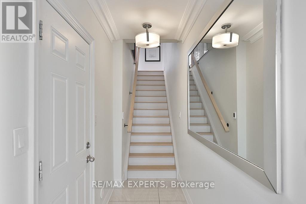 129 Powseland Crescent, Vaughan, Ontario  L4L 0C5 - Photo 3 - N12841378