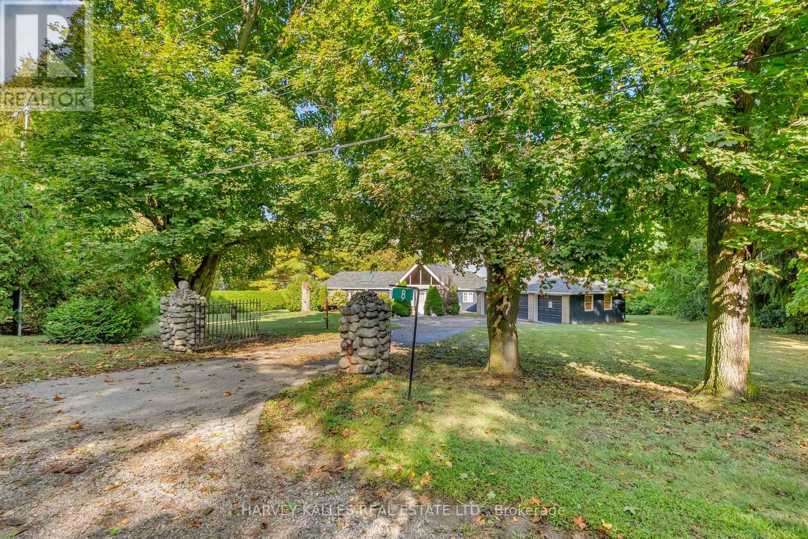 8 Oak Drive, Puslinch, Ontario  N0B 2J0 - Photo 4 - X12478056