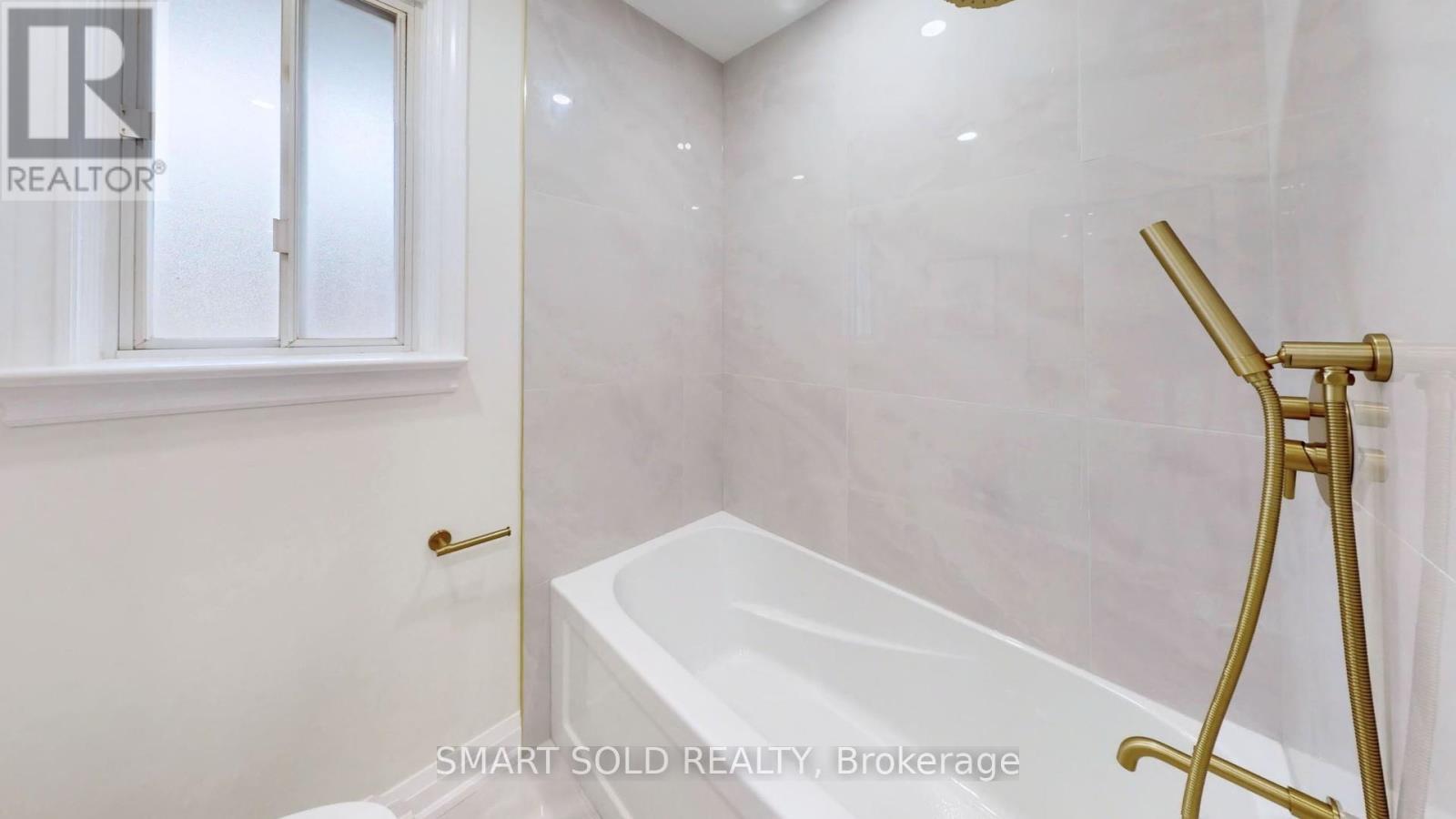 439 Fernleigh Circle N, Richmond Hill, Ontario  L4C 1E5 - Photo 21 - N13018006