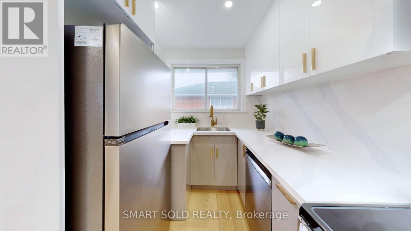 439 Fernleigh Circle N, Richmond Hill, Ontario  L4C 1E5 - Photo 7 - N13018006