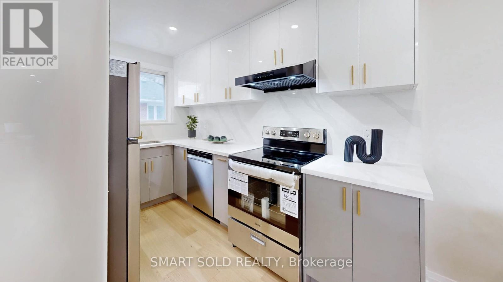 439 Fernleigh Circle N, Richmond Hill, Ontario  L4C 1E5 - Photo 8 - N13018006