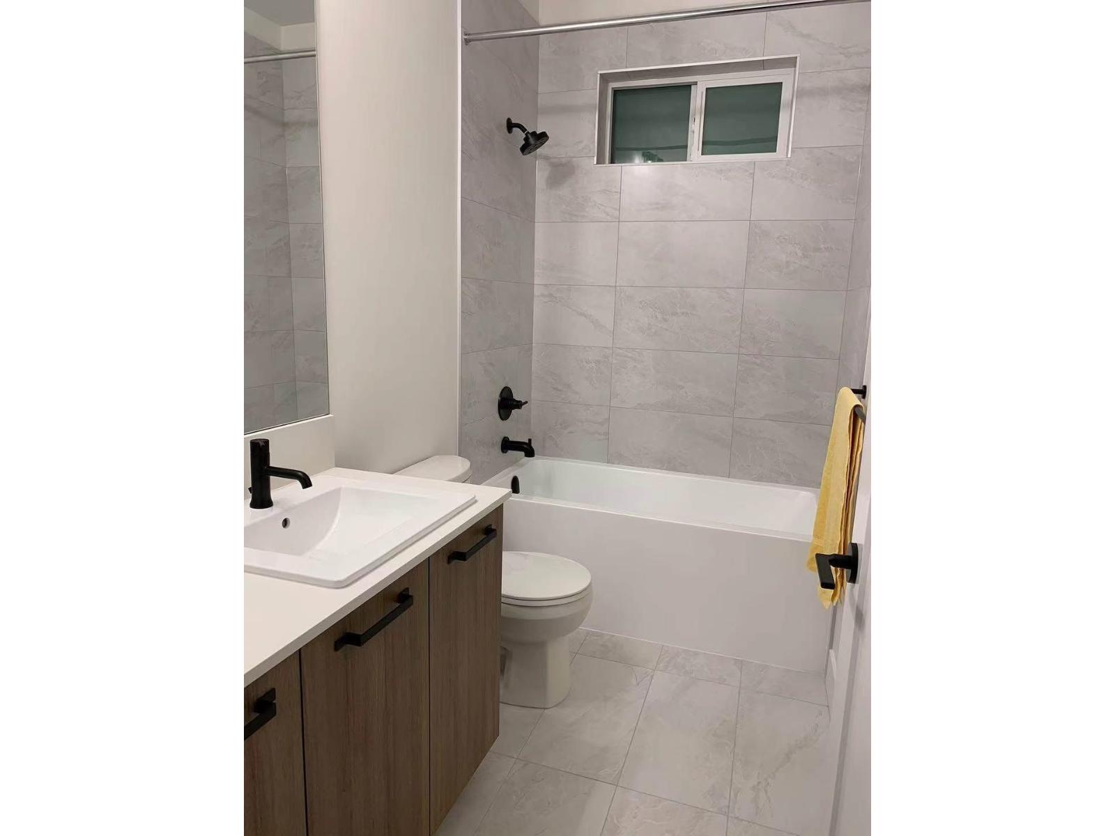 19670 75 Ave, Langley, British Columbia  V2Y 3R9 - Photo 3 - R3112254