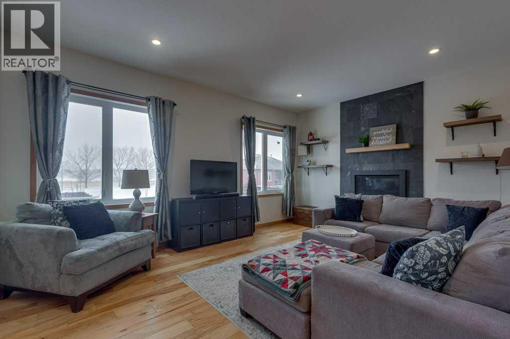 56 Napoleon Meadows Way, Innisfail, Alberta  T4G 1X2 - Photo 10 - A2287173