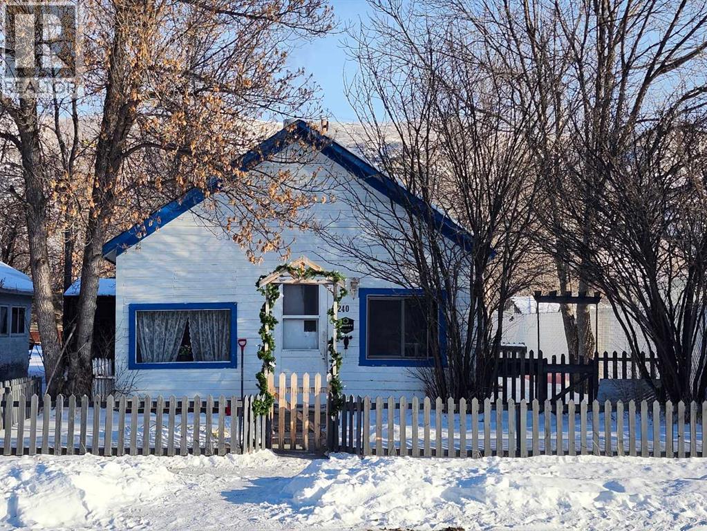 240 2 Avenue, Drumheller, Alberta  T0J 1B0 - Photo 1 - A2278198