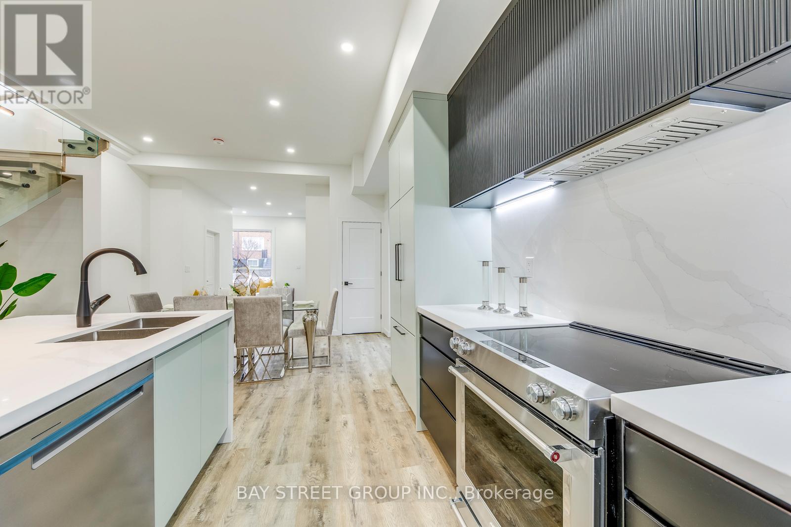 20 Rochdale Avenue, Toronto, Ontario  M6E 1X2 - Photo 12 - W13017964