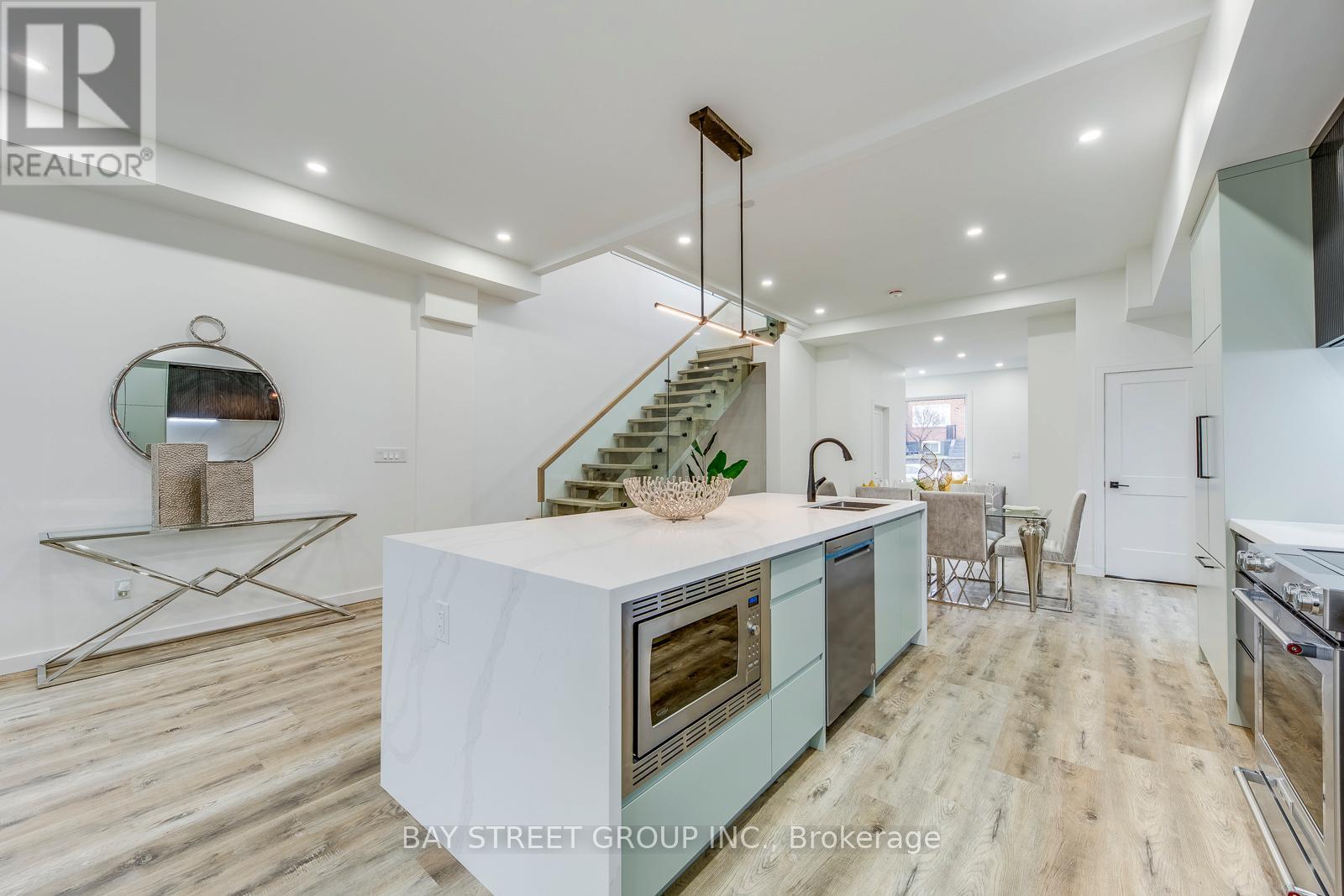 20 Rochdale Avenue, Toronto, Ontario  M6E 1X2 - Photo 13 - W13017964