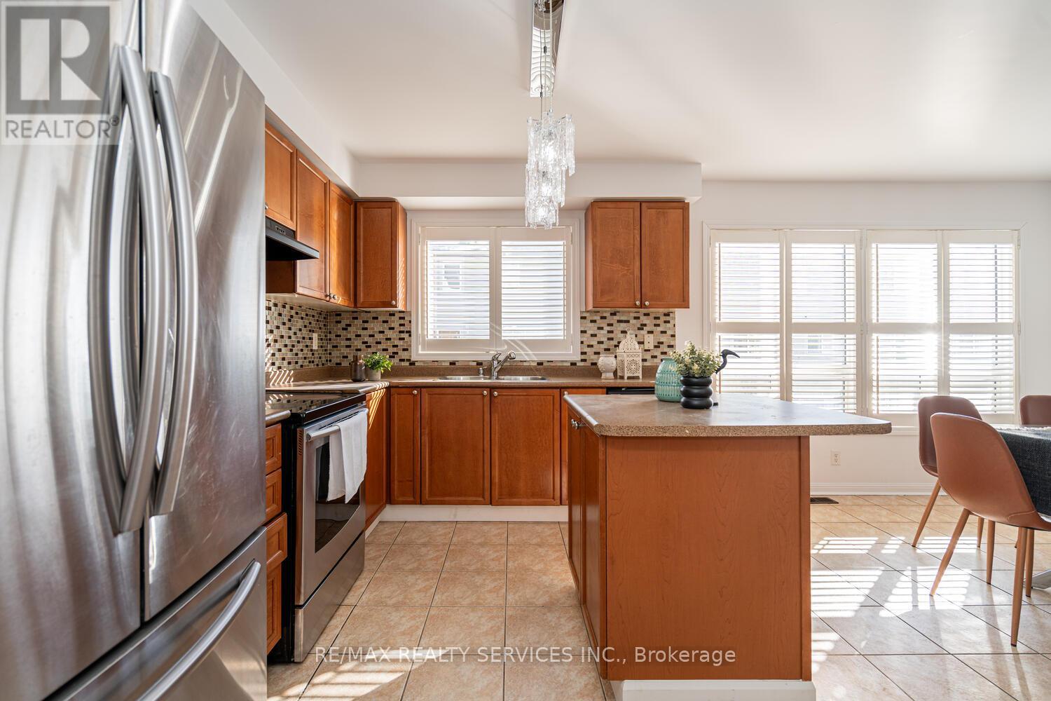 67 Decker Hollow Circle, Brampton, Ontario  L6X 0L5 - Photo 17 - W13017992