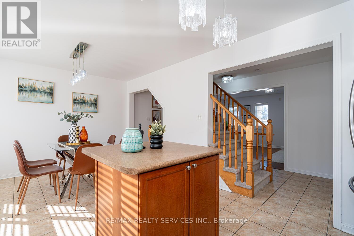 67 Decker Hollow Circle, Brampton, Ontario  L6X 0L5 - Photo 19 - W13017992