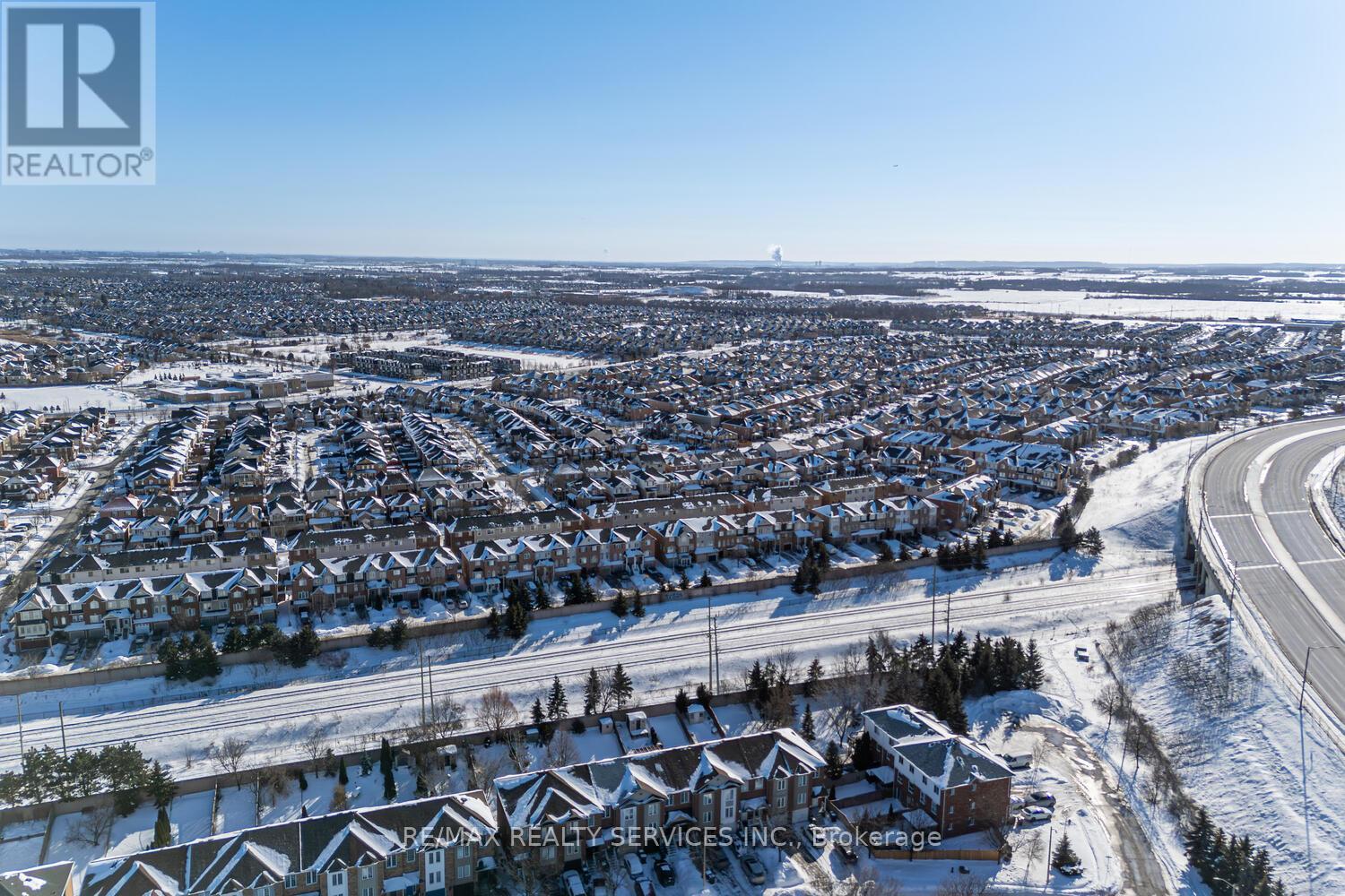 67 Decker Hollow Circle, Brampton, Ontario  L6X 0L5 - Photo 2 - W13017992