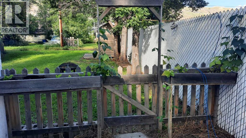 240 2 Avenue, Drumheller, Alberta  T0J 1B0 - Photo 25 - A2278198