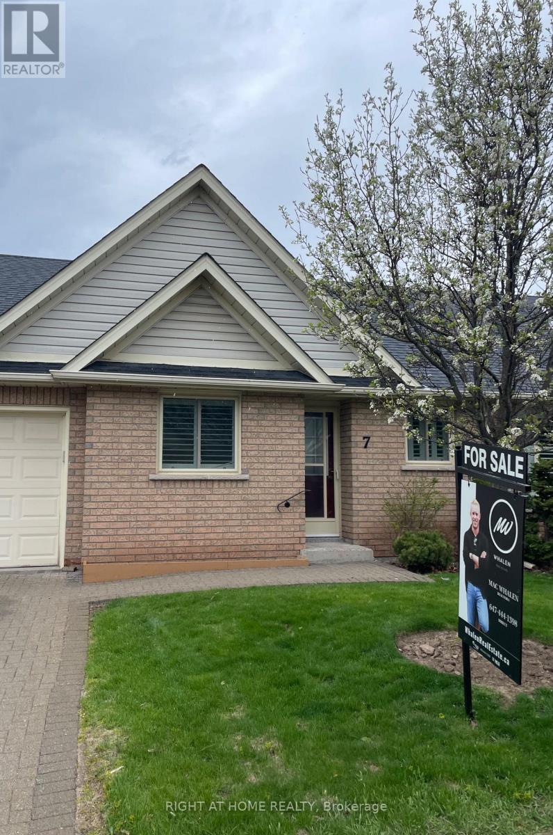 7 - 165 MAIN STREET E, Grimsby, Ontario