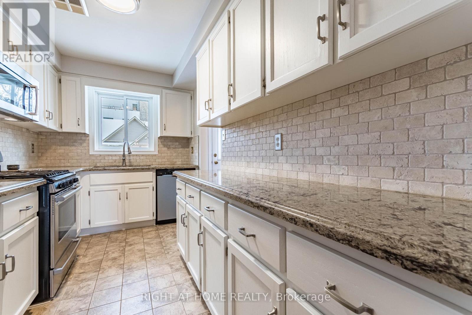 7 - 165 Main Street E, Grimsby, Ontario  L3M 1P2 - Photo 13 - X13018004