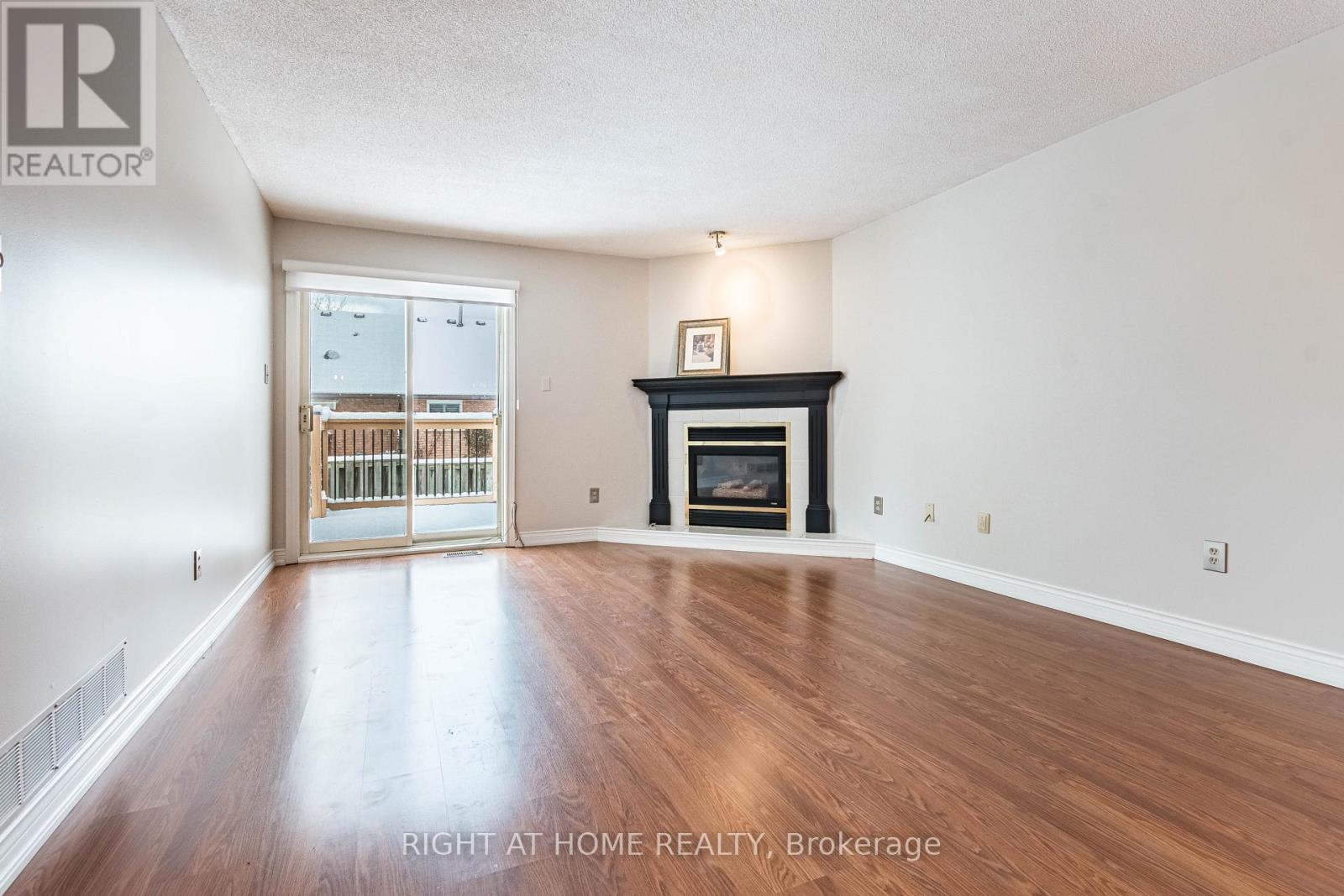 7 - 165 Main Street E, Grimsby, Ontario  L3M 1P2 - Photo 7 - X13018004