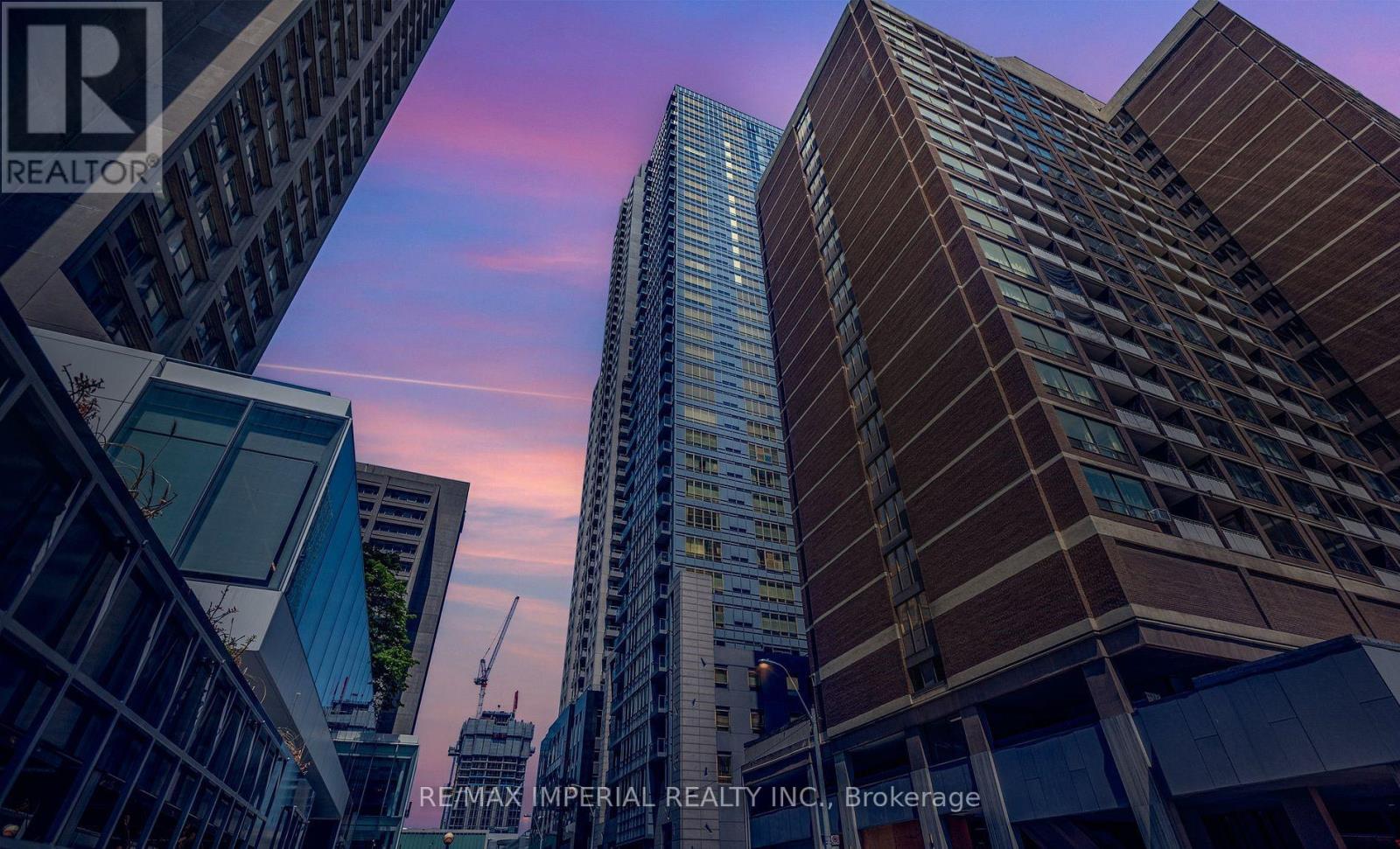 2001 - 21 BALMUTO STREET, Toronto, Ontario