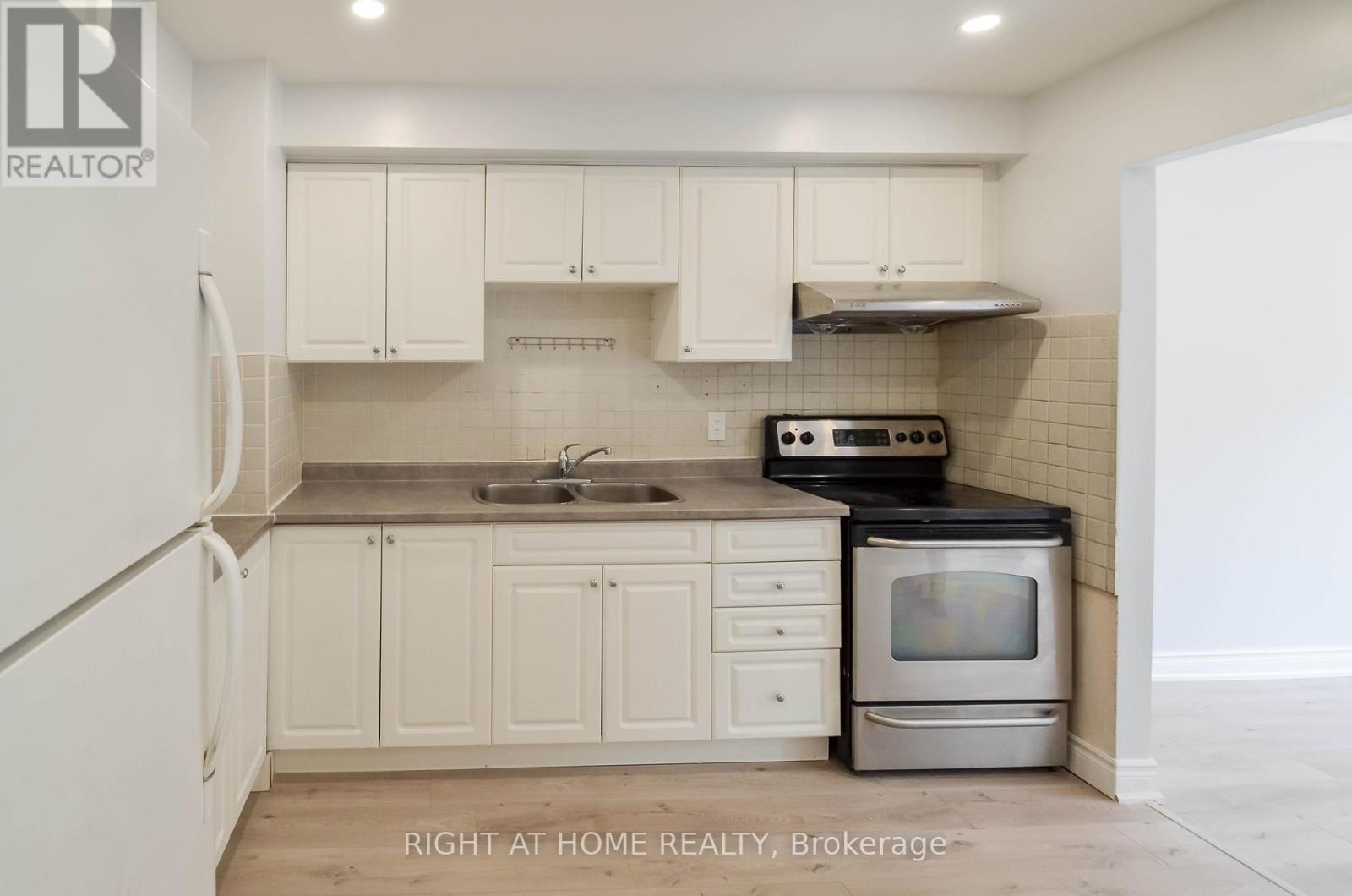 64 - 30 Chichester Place, Toronto, Ontario  M1T 3S5 - Photo 4 - E13018034