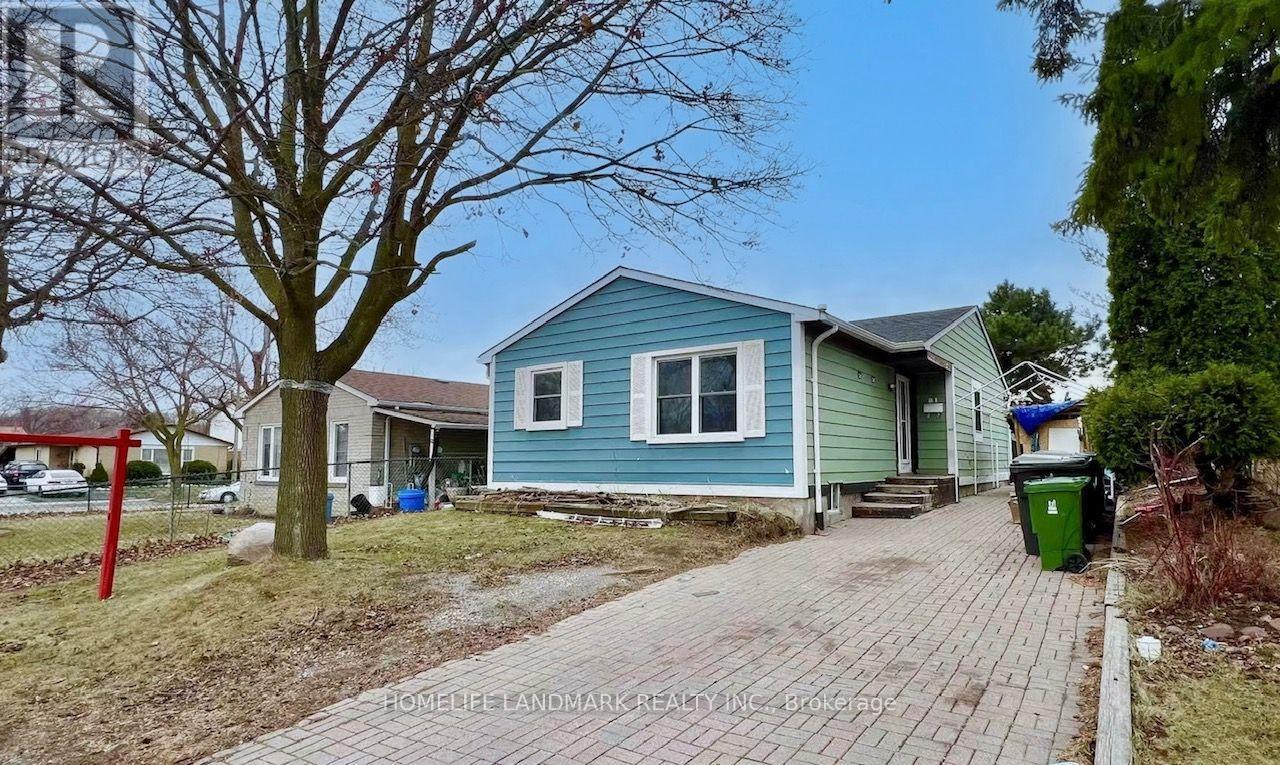 MAIN FLOOR - 81 UNITED SQUARE, Toronto, Ontario