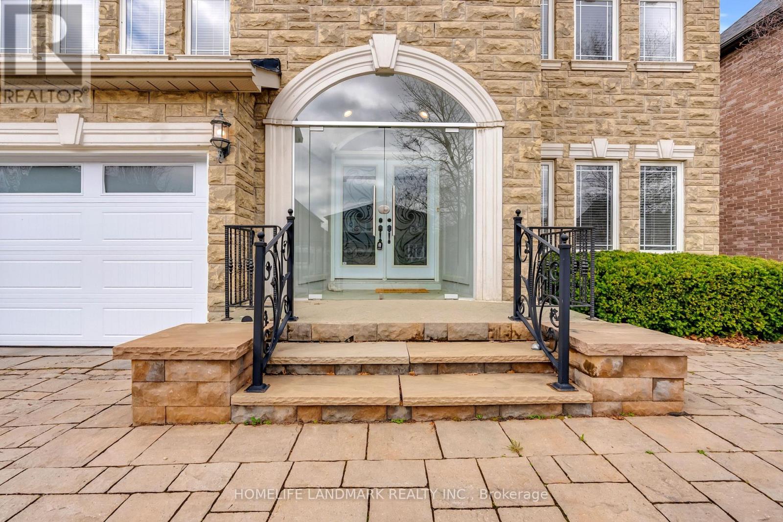 94 Pathlane Road, Richmond Hill, Ontario  L4B 4C7 - Photo 3 - N13018024