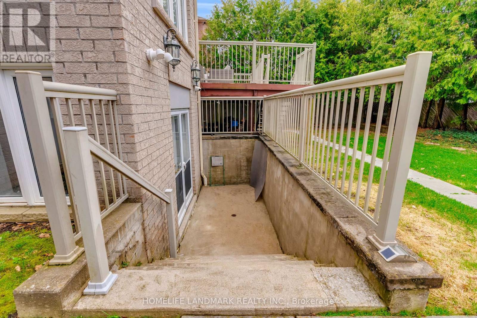 94 Pathlane Road, Richmond Hill, Ontario  L4B 4C7 - Photo 47 - N13018024