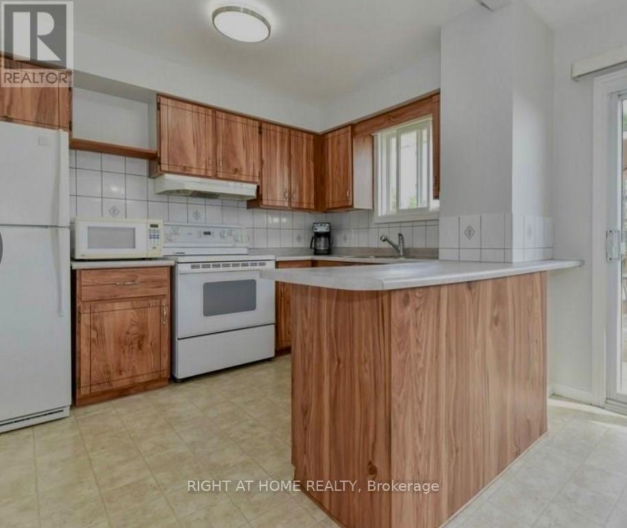 113 Southwood Drive, Kitchener, Ontario  N2E 2J1 - Photo 2 - X13018054