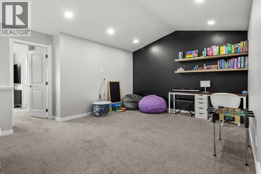 243 Silver Spruce Grove SW, Calgary, Alberta  T2X 5M2 - Photo 20 - A2299606