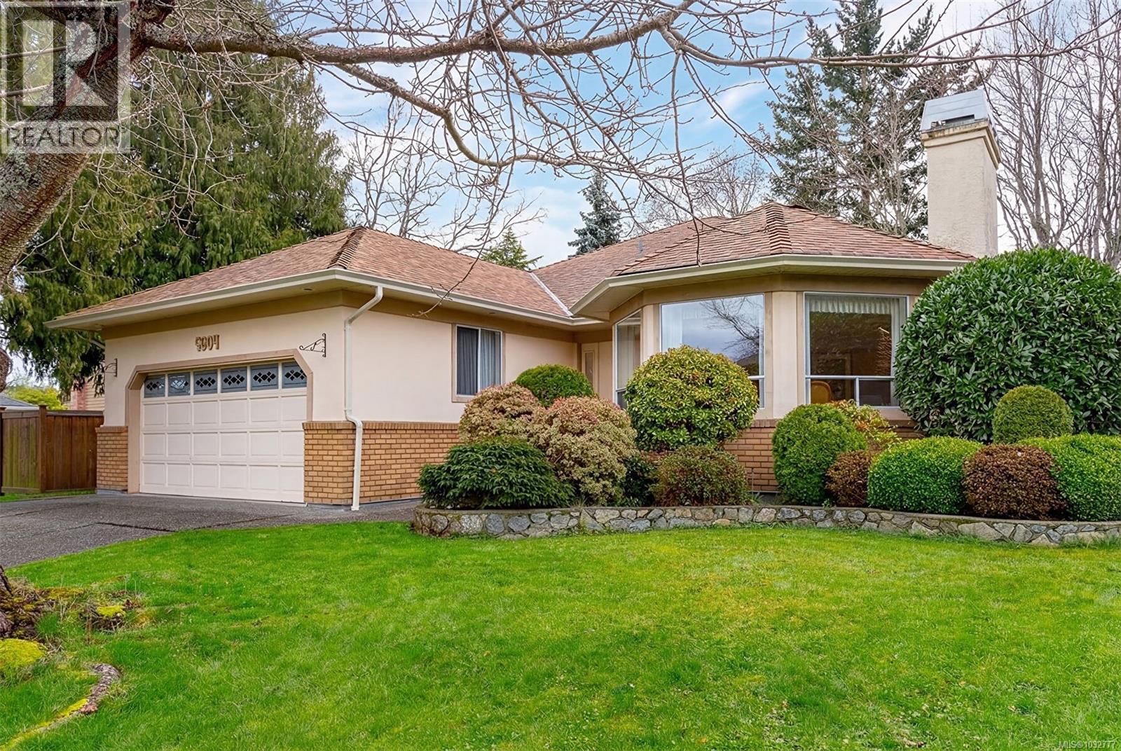 4604 Sunnymead Way, Saanich, British Columbia  V8Y 3B7 - Photo 3 - 1032777