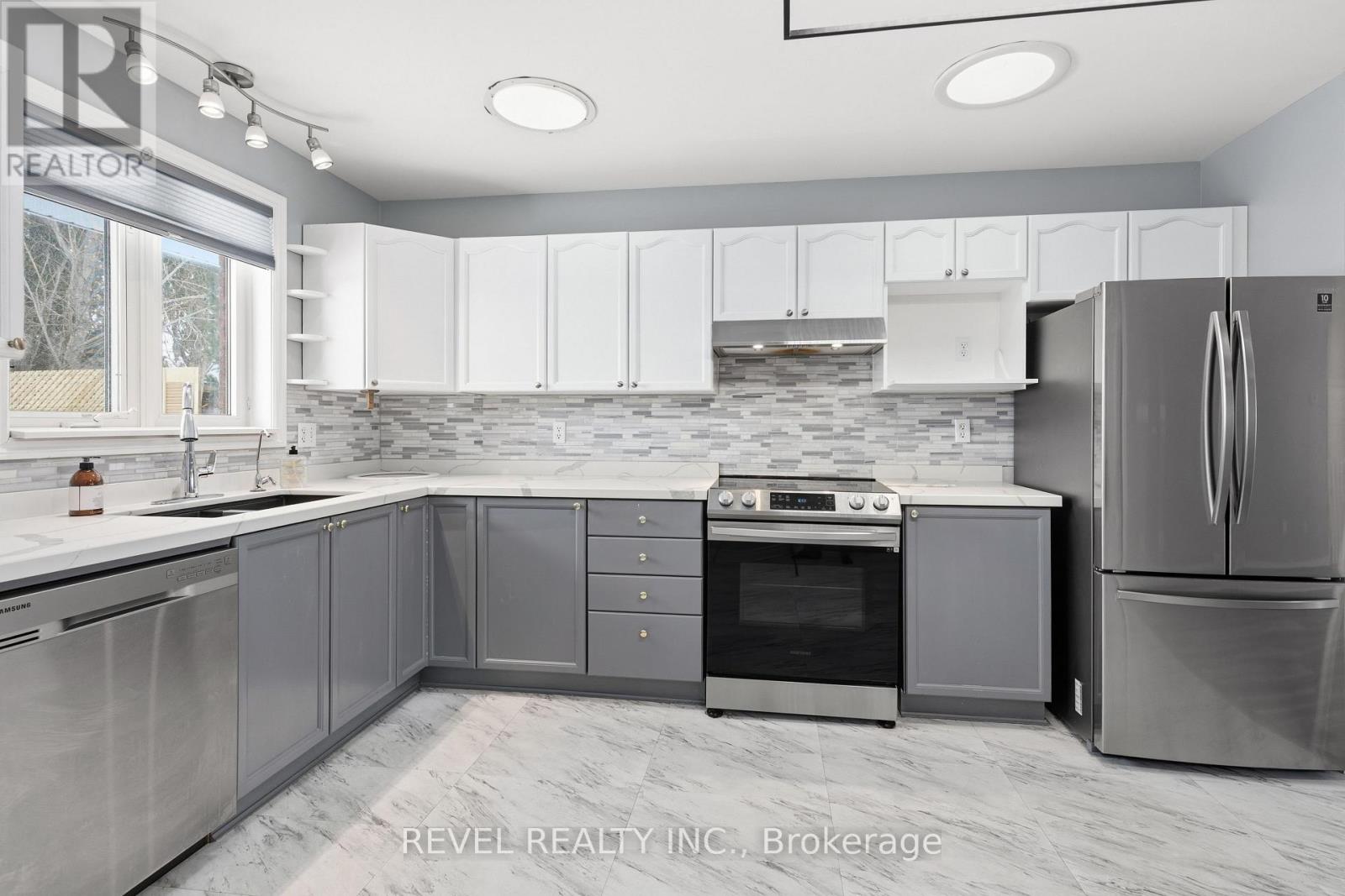 332 Mary Street W, Kawartha Lakes, Ontario  K9V 5X5 - Photo 17 - X12767396