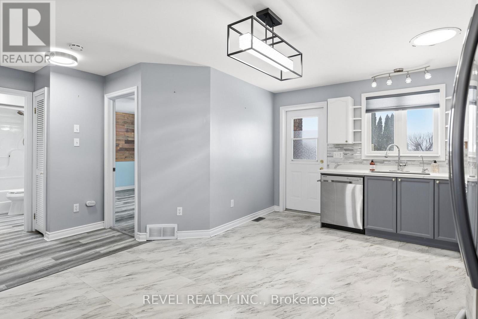 332 Mary Street W, Kawartha Lakes, Ontario  K9V 5X5 - Photo 19 - X12767396