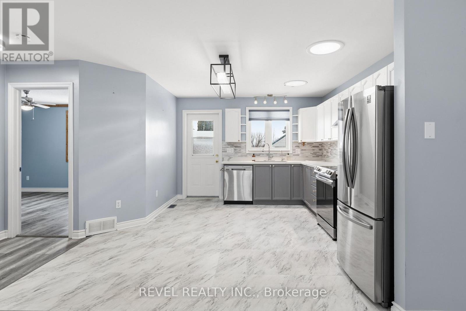 332 Mary Street W, Kawartha Lakes, Ontario  K9V 5X5 - Photo 16 - X12767396