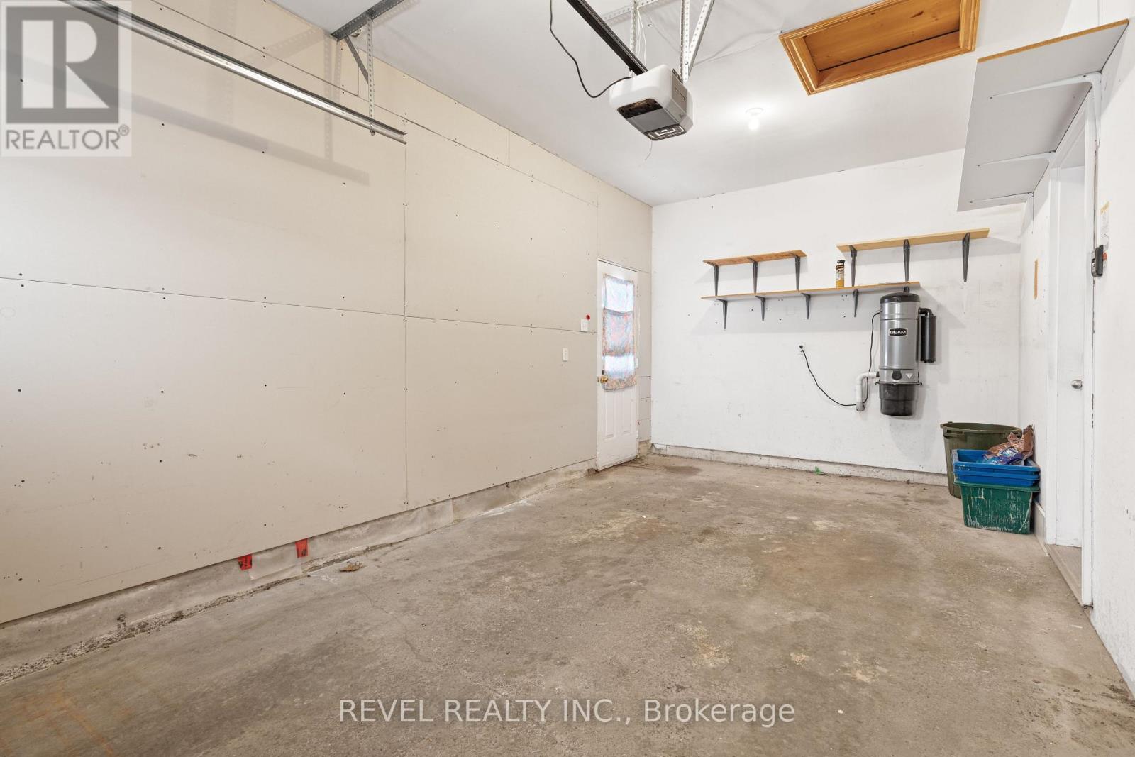 332 Mary Street W, Kawartha Lakes, Ontario  K9V 5X5 - Photo 39 - X12767396