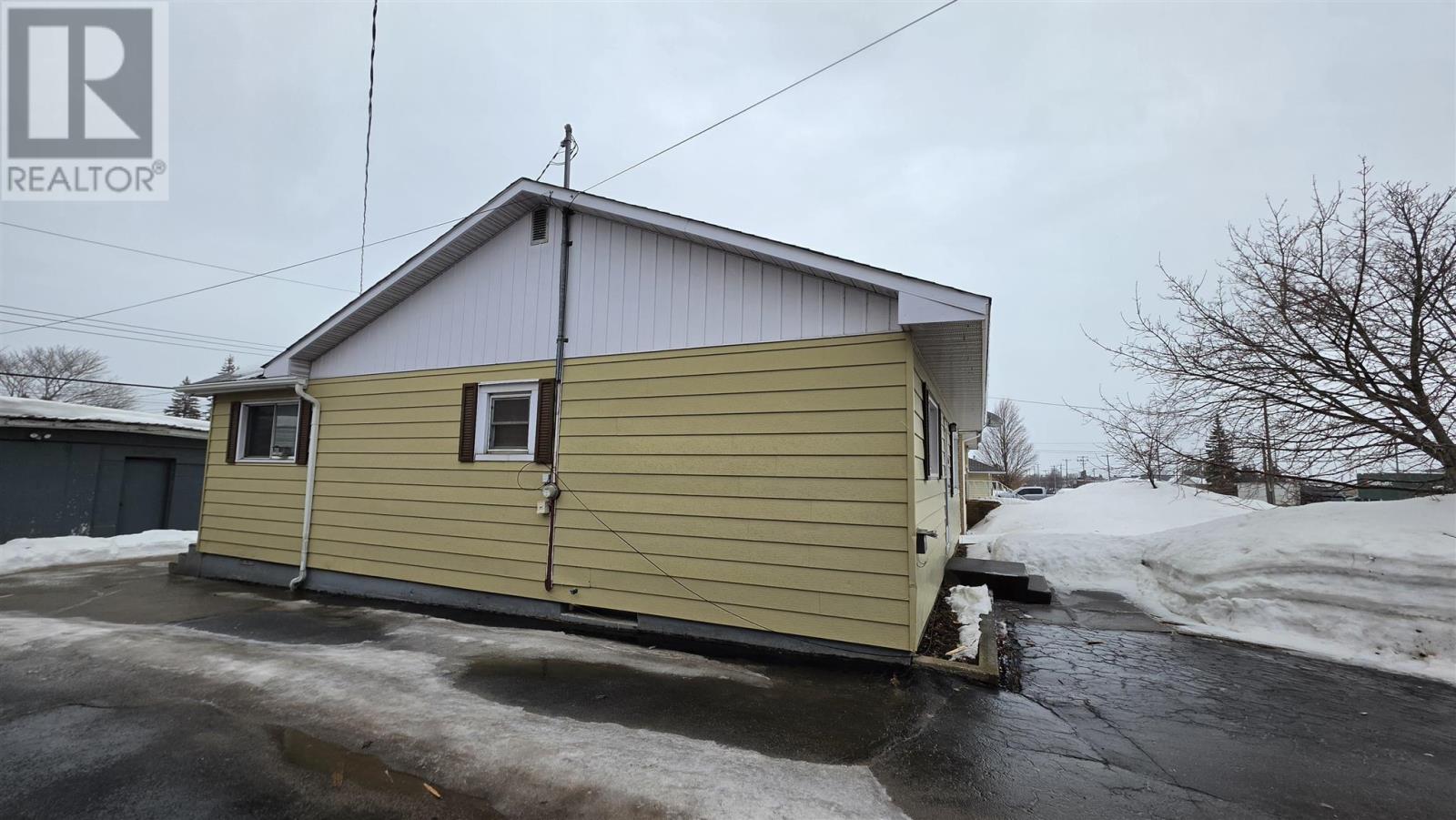 150 Willow Ave, Sault Ste. Marie, Ontario  P6B 5B2 - Photo 2 - SM260635