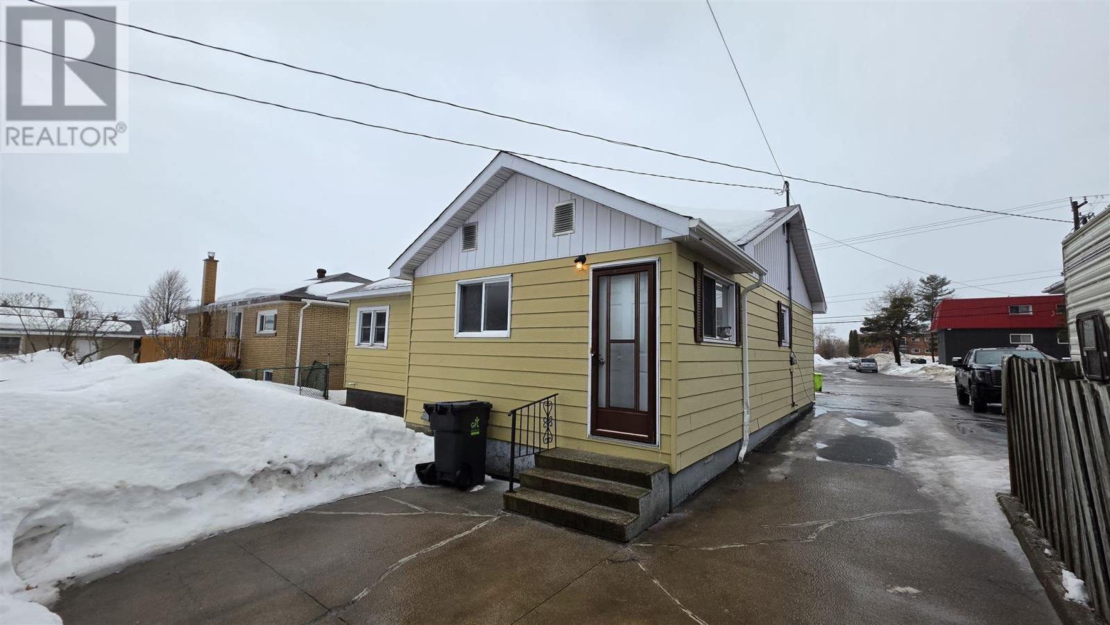 150 Willow Ave, Sault Ste. Marie, Ontario  P6B 5B2 - Photo 3 - SM260635